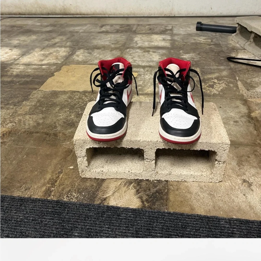 Jordan’s I bought off my friend - Picture 2 of 2